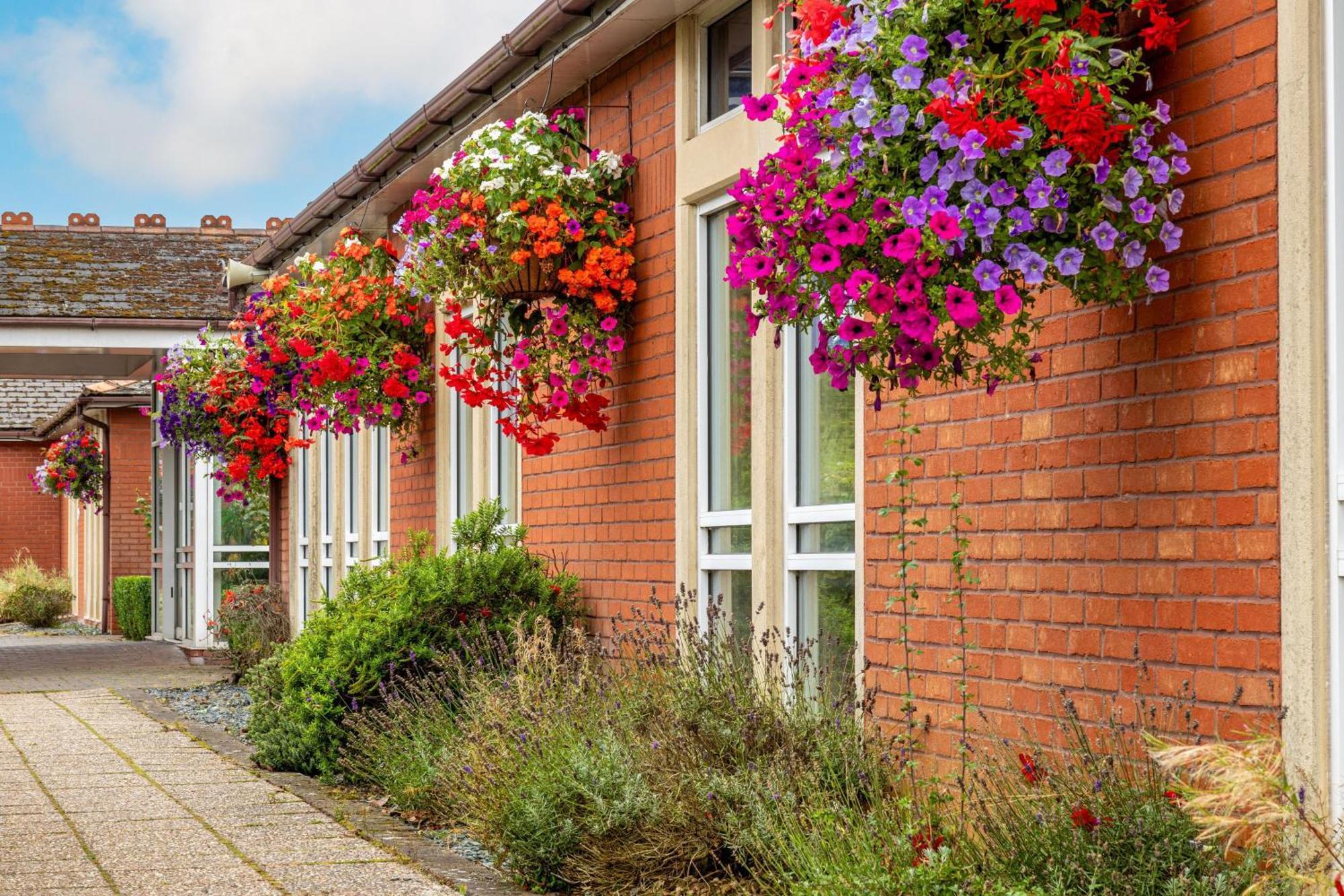 Bromsgrove Hotel And Spa Exterior foto